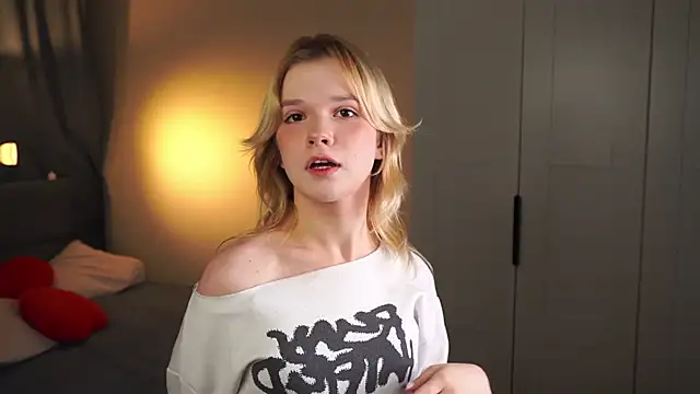 PhillisEsplin online show from November 2025 07:46:02 PM