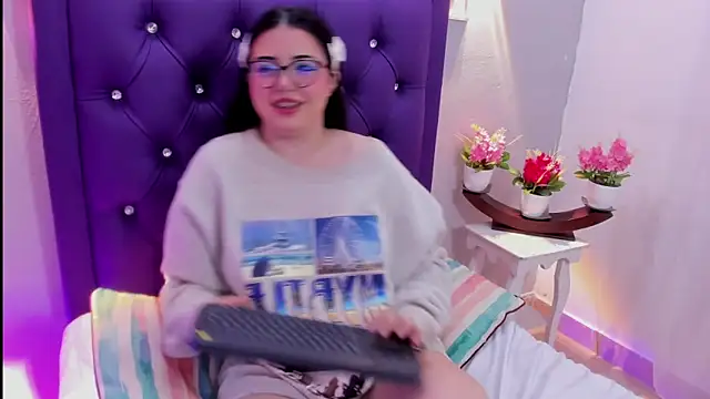 Violeta Morgan  online show from December 2025 12:43:02 PM