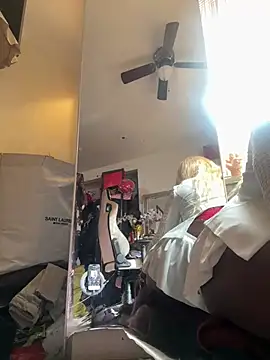 Motherbigbus online show from February 2026 05:03:01 PM