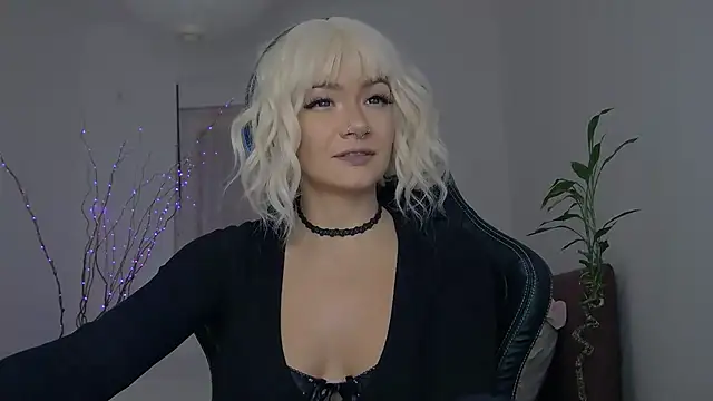 Snapshot of MiniMuse chatting on December 2025 10:13:02 AM MiniMuse online show from December 2025 10:13:02 AM