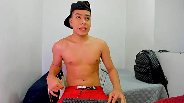 Snapshot of Lucastorrez01 chatting on June 2026 11:14:01 PM Lucastorrez01 online show from June 2026 11:14:01 PM