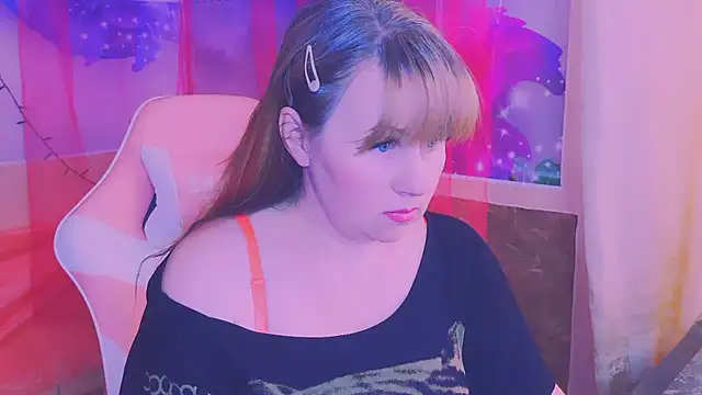 BESTLOLA online show from April 2026 01:52:02 PM