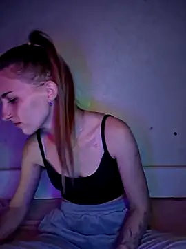 Snapshot of carolinakis_ chatting on February 2026 08:18:01 PM carolinakis online show from February 2026 08:18:01 PM