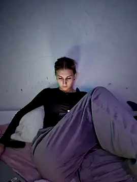 Snapshot of carolinakis_ chatting on March 2026 06:03:01 PM carolinakis online show from March 2026 06:03:01 PM