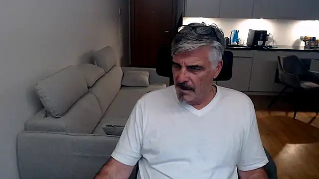 Buidapest online show from February 2026 10:55:01 PM