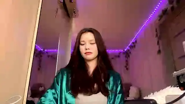 Snapshot of CutieSlim chatting on November 2025 06:08:01 AM CutieSlim online show from November 2025 06:08:01 AM