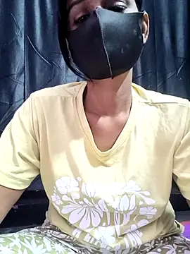 Snapshot of StrawberryCouples chatting on November 2025 05:40:02 AM StrawberryCouples online show from November 2025 05:40:02 AM