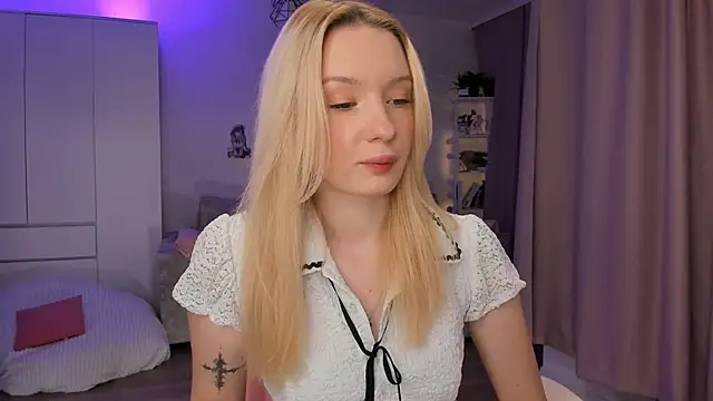 Tiffany Paw online show from December 2025 03:23:01 AM