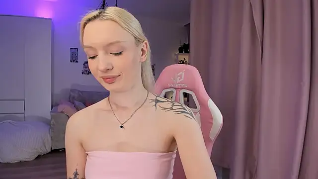 Tiffany Paw online show from February 2026 03:27:02 AM