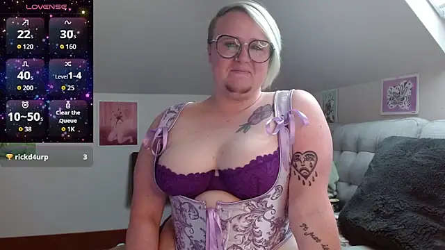 Snapshot of queerlyjaz chatting on June 2026 05:22:02 PM queerlyjaz online show from June 2026 05:22:02 PM