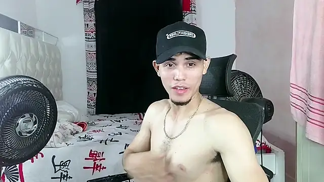 Snapshot of MischievousDuo chatting on December 2025 05:59:01 AM MischievousDuo online show from December 2025 05:59:01 AM