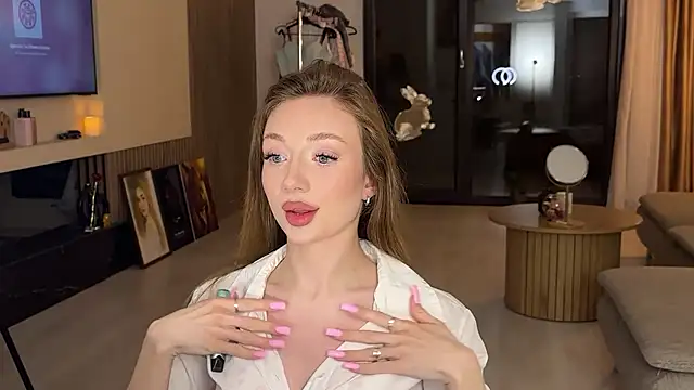 Jolienne online show from June 2026 08:48:02 PM