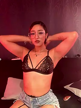 Snapshot of LilithMonette chatting on January 2026 04:39:01 AM LilithMonette online show from January 2026 04:39:01 AM