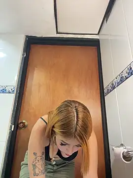 Snapshot of LeahCat69 chatting on November 2025 01:52:02 AM LeahCat69 online show from November 2025 01:52:02 AM