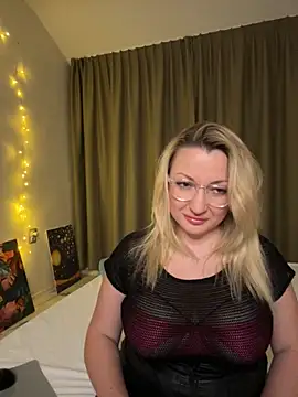 Snapshot of MilaLove__ chatting on November 2025 09:52:02 PM MilaLove online show from November 2025 09:52:02 PM