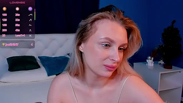 Snapshot of KiraRuiz chatting on February 2026 01:33:01 AM KiraRuiz online show from February 2026 01:33:01 AM