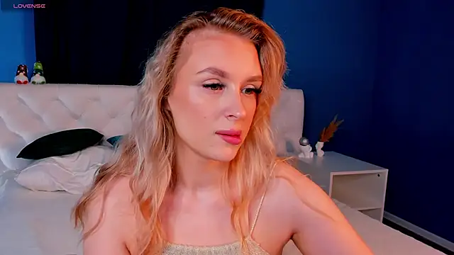 Snapshot of KiraRuiz chatting on February 2026 01:03:02 AM KiraRuiz online show from February 2026 01:03:02 AM