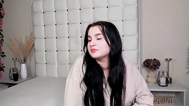 EvaVise online show from November 2025 01:06:01 PM