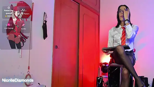 NicolleDiamondss online show from November 2025 04:40:01 PM