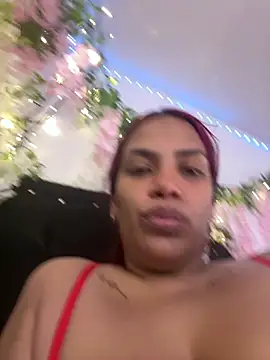 Snapshot of ArielleMillerr- chatting on June 2026 05:22:02 PM ArielleMillerr- online show from June 2026 05:22:02 PM