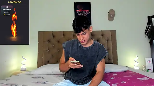 Snapshot of blorelopez chatting on February 2026 12:51:02 AM blorelopez online show from February 2026 12:51:02 AM