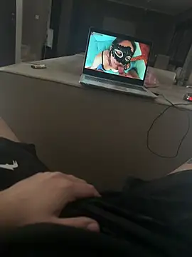 Locotre22 online show from January 2026 11:34:01 AM