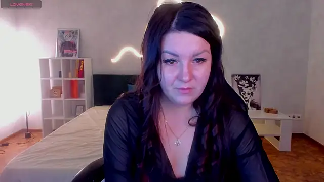 still  her online show from November 2025 01:08:02 AM