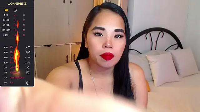 Snapshot of SquirtyLillyx chatting on November 2025 04:34:02 AM SquirtyLillyx online show from November 2025 04:34:02 AM