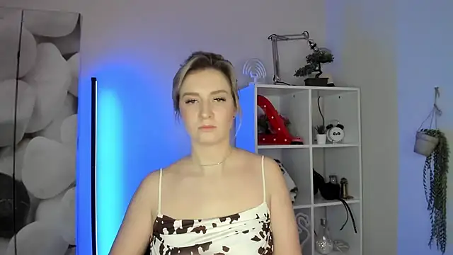 AlisaCam24 online show from November 2025 08:14:01 AM