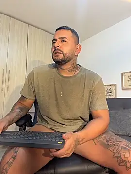 Snapshot of david10kc chatting on December 2025 01:58:02 AM david10kc online show from December 2025 01:58:02 AM