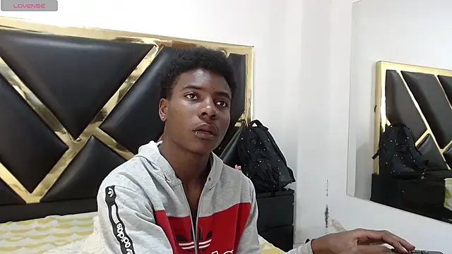 NoahJhonson69 online show from April 2026 02:20:01 PM