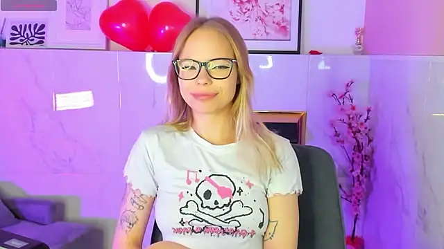 lucy loy online show from February 2026 02:31:02 PM