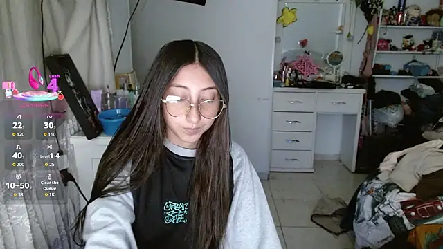 Snapshot of Nanylux chatting on December 2025 02:51:02 AM Nanylux online show from December 2025 02:51:02 AM