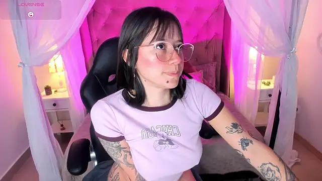 Annie Petters online show from July 2026 01:26:01 PM