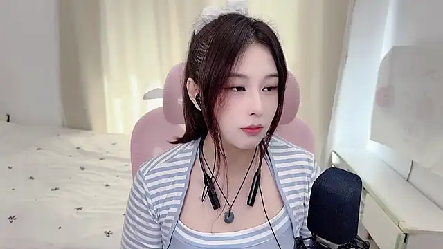 Snapshot of TTtia_ chatting on July 2026 01:20:01 AM TTtia online show from July 2026 01:20:01 AM