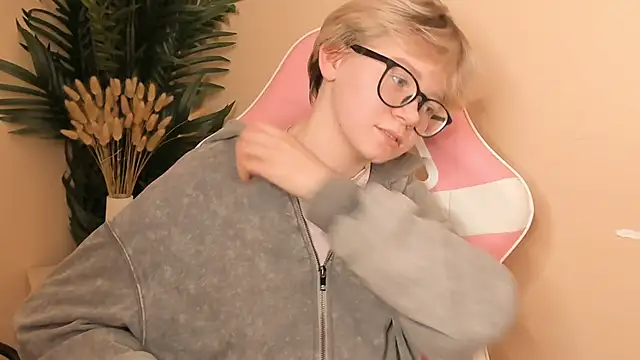 Snapshot of RinaPollet chatting on November 2025 03:23:02 PM RinaPollet online show from November 2025 03:23:02 PM