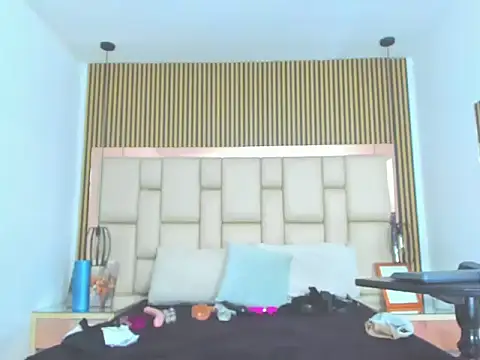 HannaANDcherri online show from December 2025 07:44:01 PM