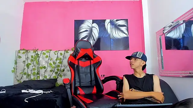 MiaAndTeylor online show from November 2025 07:34:02 PM