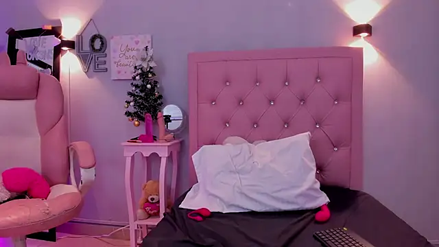 MiaWhiteBunny online show from December 2025 02:39:01 AM