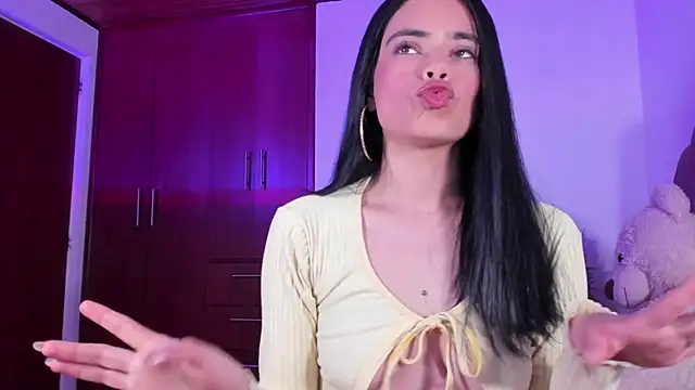 BelleVaal online show from November 2025 03:39:02 AM