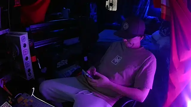 Snapshot of Bowerboi chatting on November 2025 12:46:01 AM Bowerboi online show from November 2025 12:46:01 AM