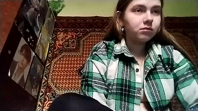 KikiBang online show from November 2025 08:18:01 AM