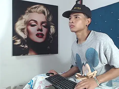 Snapshot of crissex3 chatting on March 2026 12:31:01 PM crissex3 online show from March 2026 12:31:01 PM