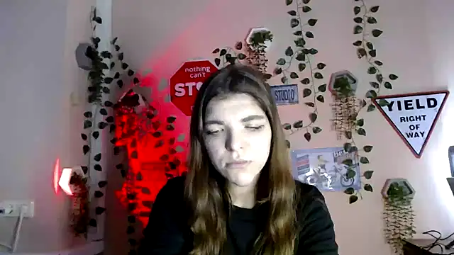 Snapshot of Sweeet_Emilyy chatting on November 2025 01:57:02 PM Sweeet Emilyy online show from November 2025 01:57:02 PM