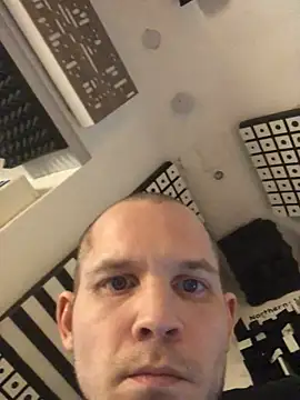 Spielzeugtwink online show from April 2026 03:32:02 PM