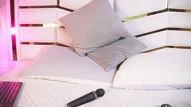 luciana agudelo online show from March 2026 07:11:01 PM