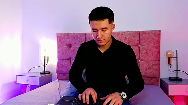 Ethan-Connor online show from January 2026 12:43:01 PM