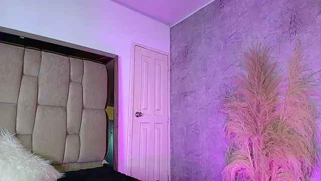 Snapshot of PauletteSanderss chatting on February 2026 07:29:02 PM PauletteSanderss online show from February 2026 07:29:02 PM