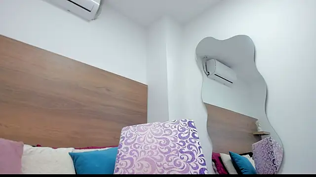 selenaflamemj online show from April 2026 07:58:02 PM