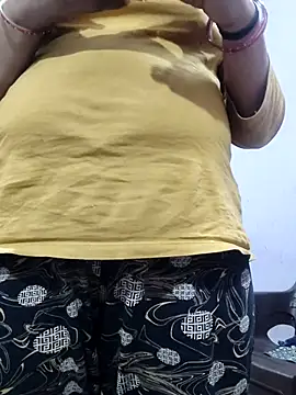 yamunna647 online show from November 2025 04:28:02 PM